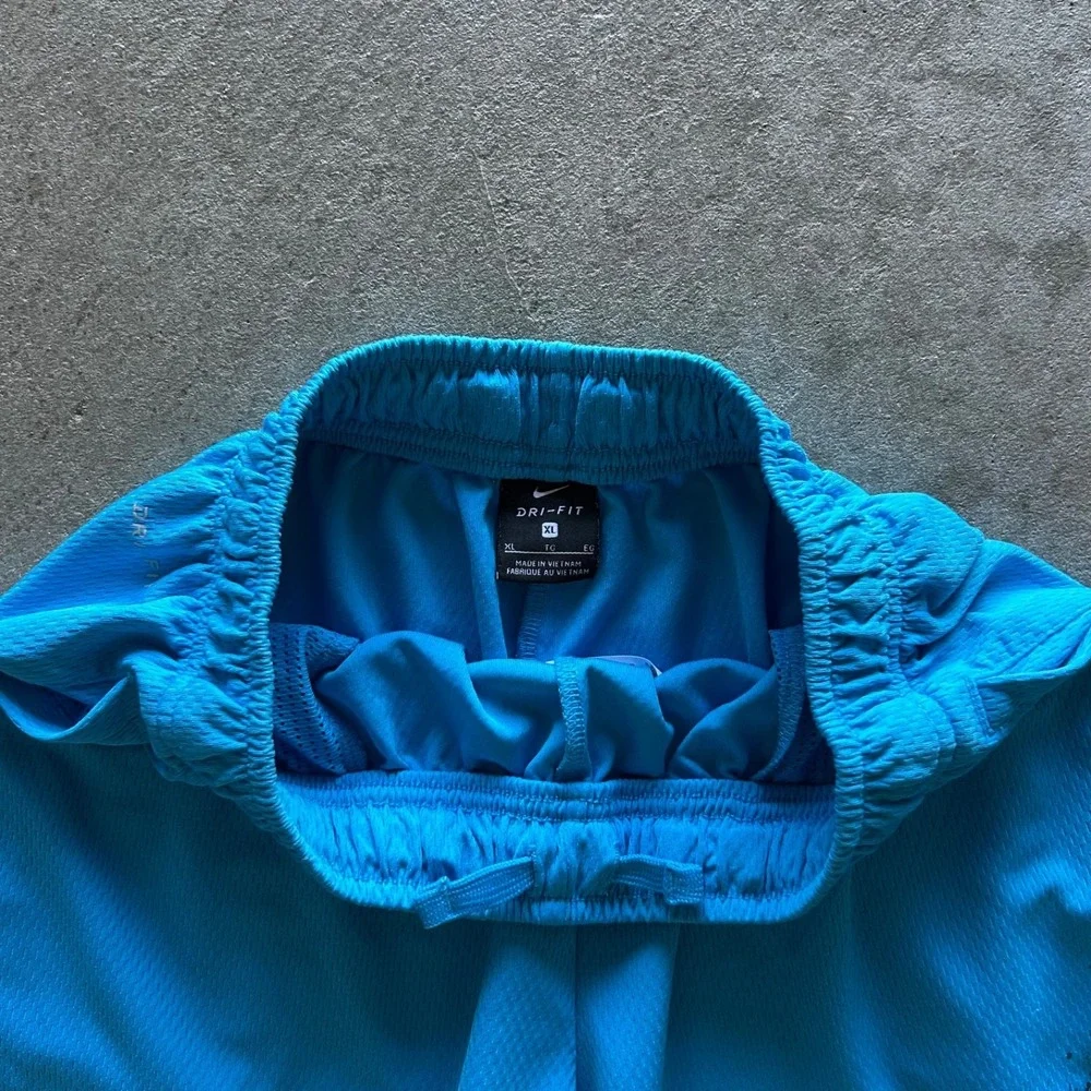 Nike Athletic Shorts Boys XL Blue Dri-Fit Training Mesh Sportswear 893573-482